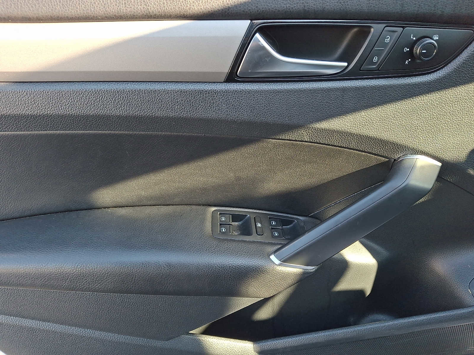 Used 2020 Volkswagen Passat 2.0T SE image 9