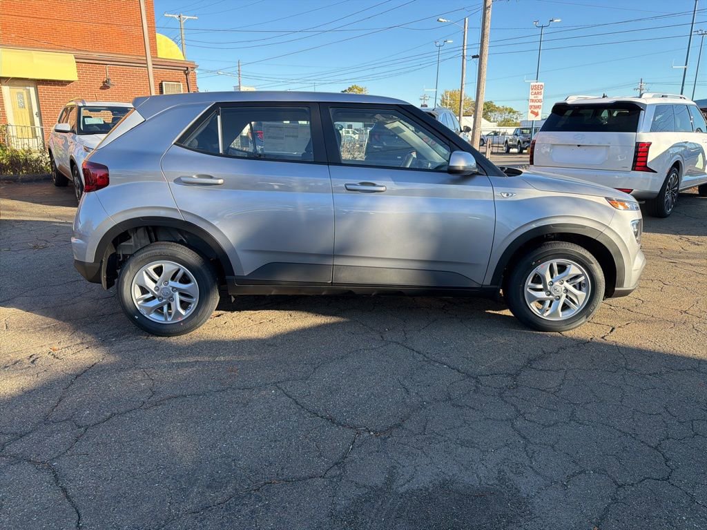 New 2026 Hyundai Venue SE image 8