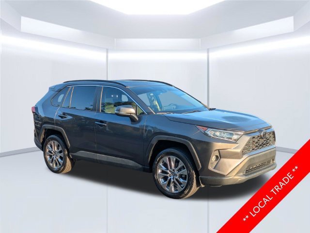 Used 2019 Toyota RAV4 XLE Premium w/ Cold Weather Package FWD image 2