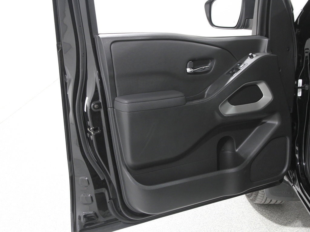 Used 2023 Nissan Frontier SV w/ SV Convenience Package image 4