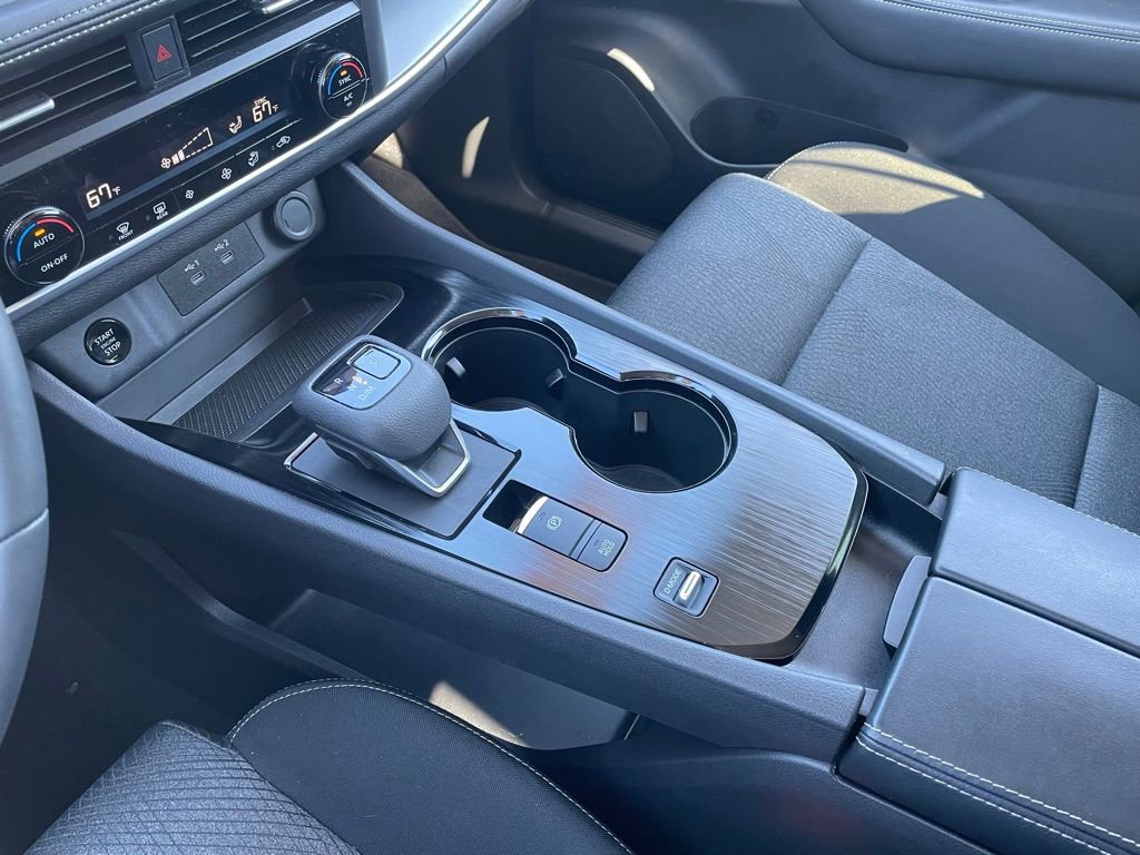 Used 2025 Nissan Rogue SV image 20