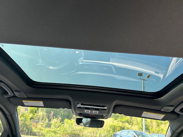 Used 2022 Jaguar XF R-Dynamic SE image 19