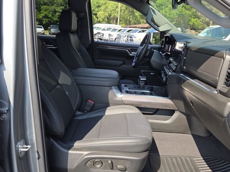 Used 2024 Chevrolet Silverado 1500 LTZ w/ LTZ Convenience Package II AWD/4WD image 17
