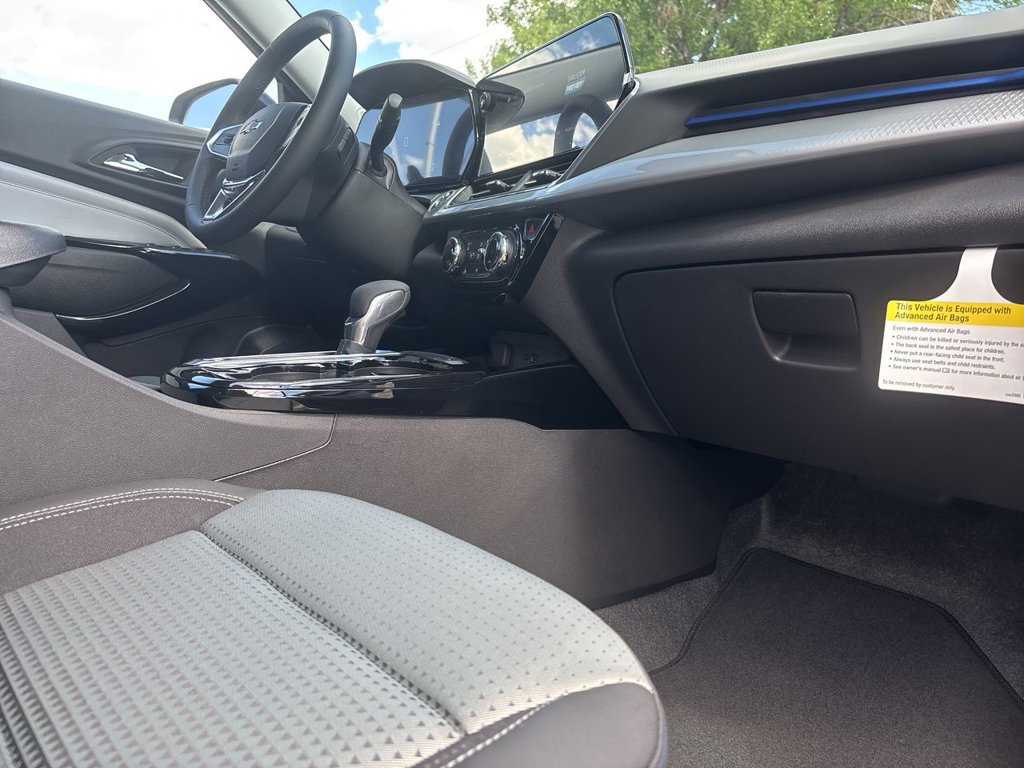 New 2026 Chevrolet Trax LT w/ Midnight Edition FWD image 31