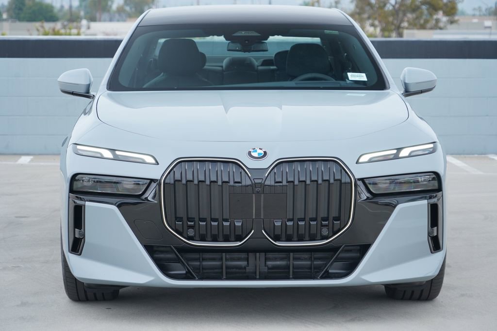 New 2026 BMW 740i w/ Premium Package RWD image 2