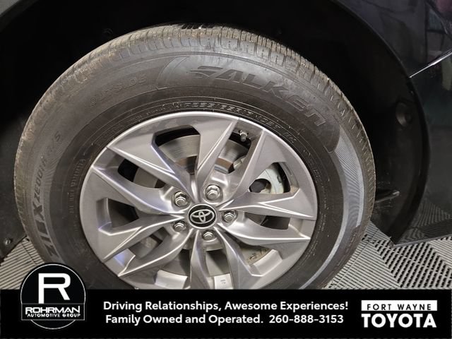 Used 2024 Toyota Sienna LE AWD/4WD image 11
