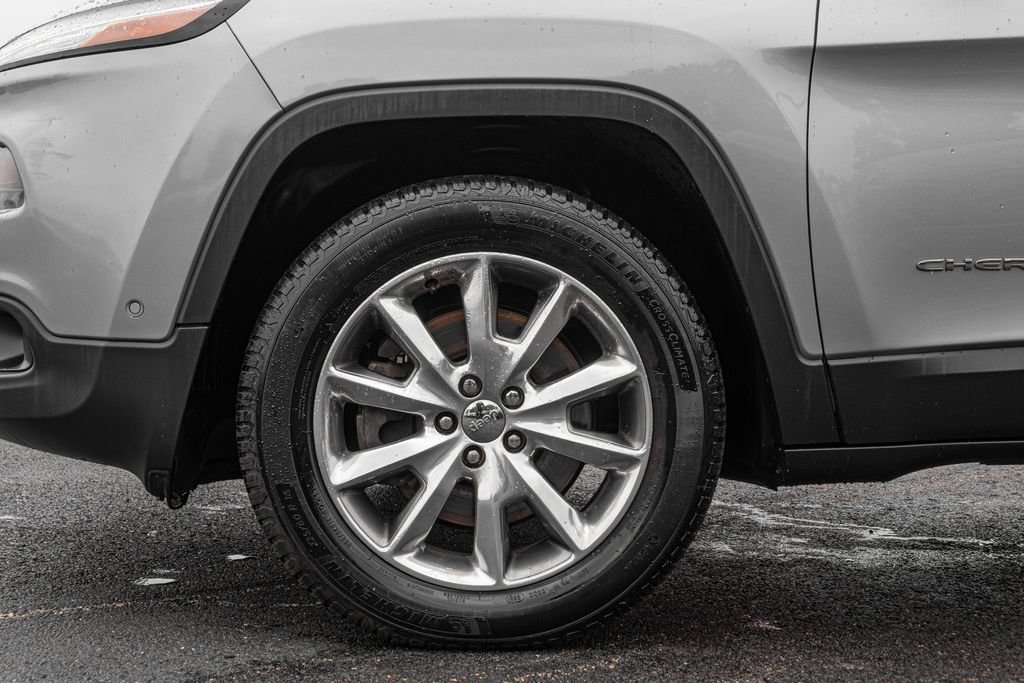 Used 2014 Jeep Cherokee Limited w/ Technology Group AWD/4WD image 37