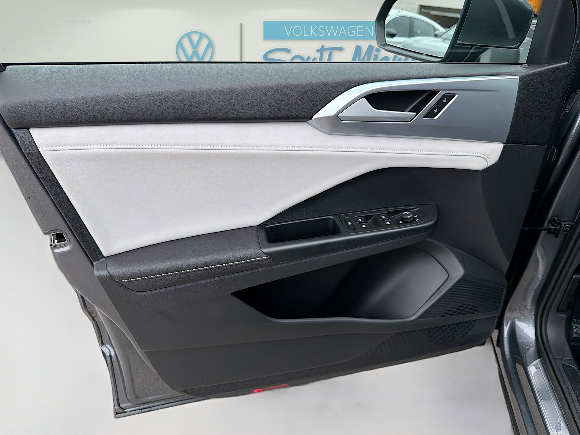 Certified 2025 Volkswagen Taos SE image 19