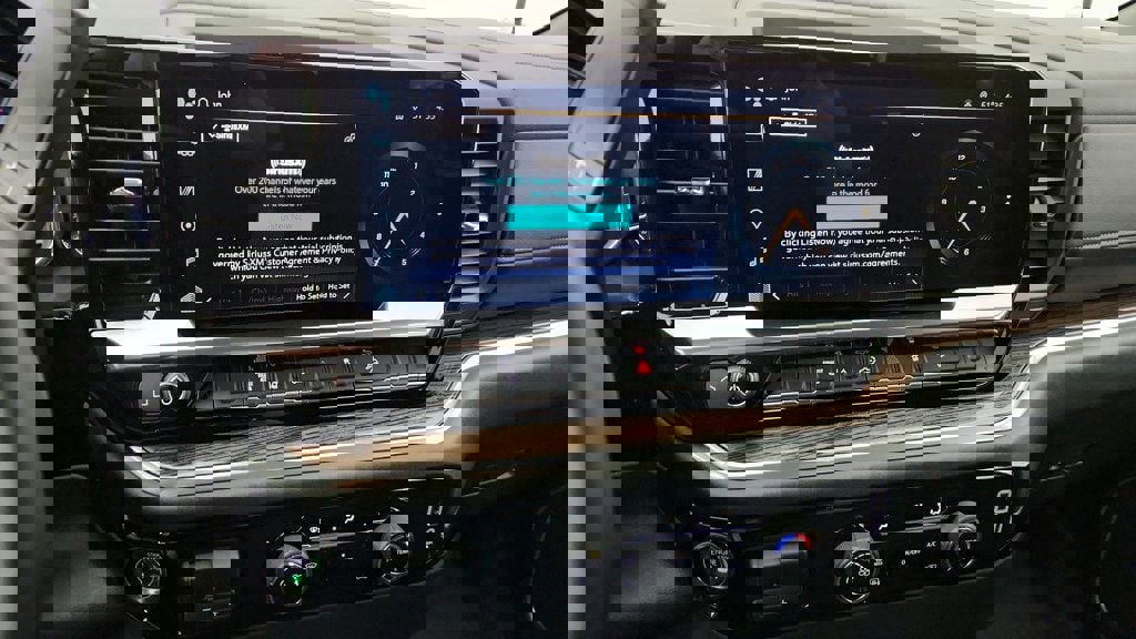 Used 2024 Chevrolet Silverado 2500 LT w/ Z71 Off-Road Package image 16