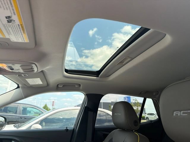 Used 2024 Chevrolet Trax ACTIV w/ Sunroof Package FWD image 11