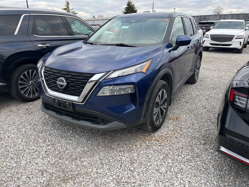 Used 2023 Nissan Rogue SV image 2