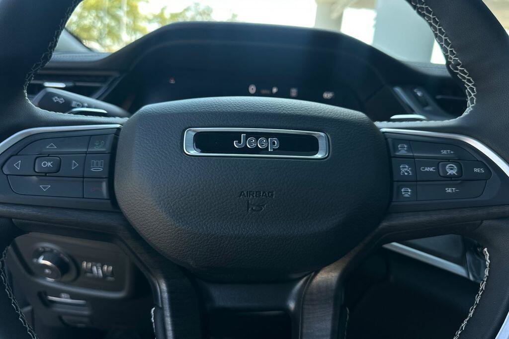 New 2026 Jeep Grand Cherokee L Limited AWD/4WD image 21