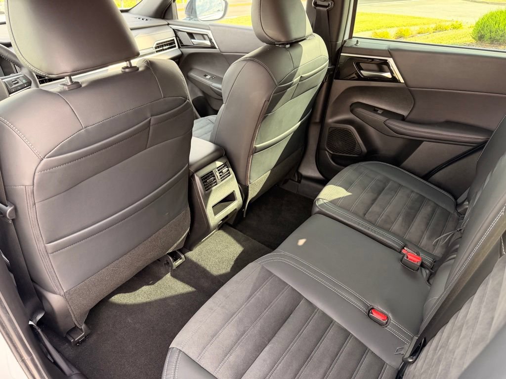 Used 2023 Mitsubishi Outlander Ralliart AWD/4WD image 29