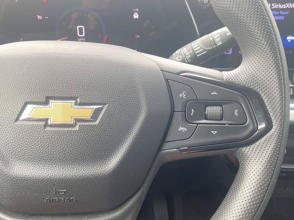 Used 2025 Chevrolet Trax LT FWD image 33