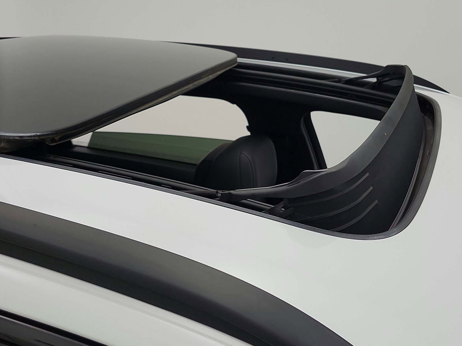 Used 2023 Audi e-tron Premium w/ Convenience Plus Package image 17