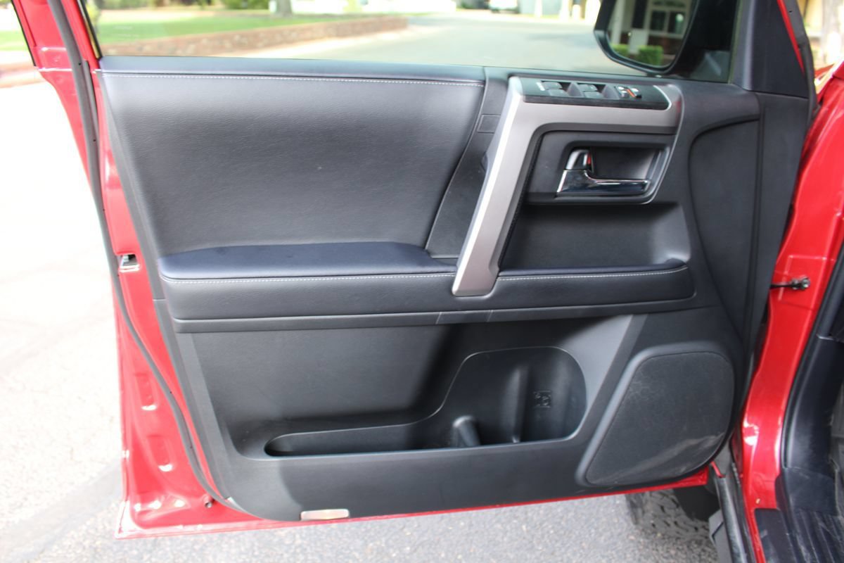Used 2022 Toyota 4Runner SR5 Premium w/ Moonroof Package AWD/4WD image 11
