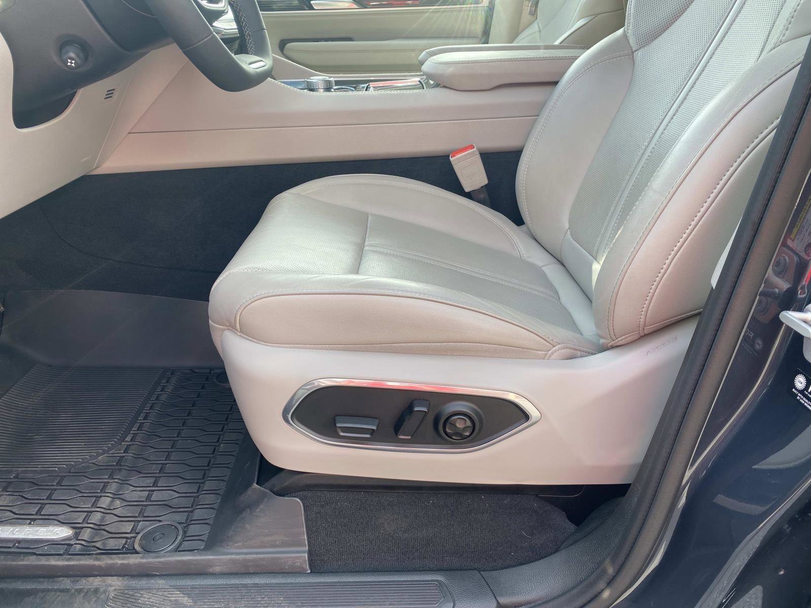 Used 2024 Jeep Wagoneer L 2WD image 24