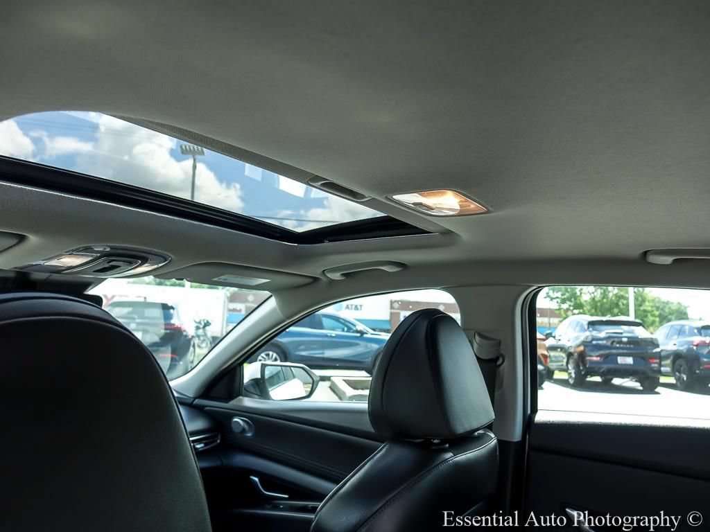 Used 2025 Hyundai Elantra Limited FWD image 13