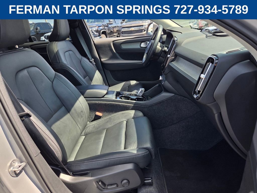 Certified 2025 Volvo XC40 B5 Plus image 19