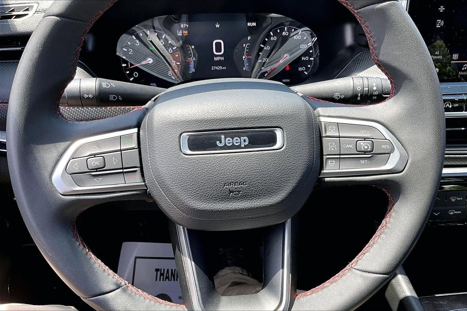 Used 2025 Jeep Compass Trailhawk AWD/4WD image 17