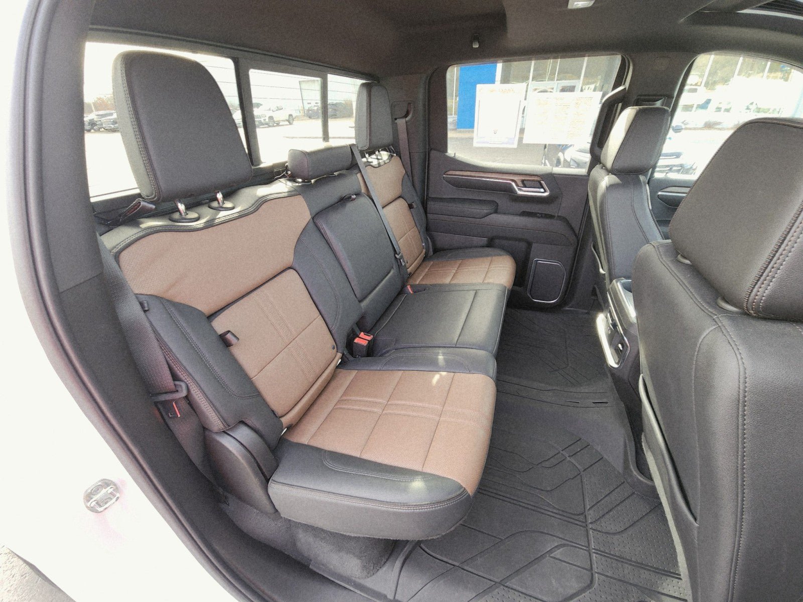 Used 2023 Chevrolet Silverado 1500 High Country w/ High Country Premium Package AWD/4WD image 18