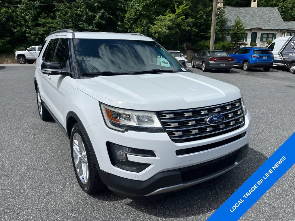 Used 2016 Ford Explorer XLT w/ Equipment Group 202A FWD image 2
