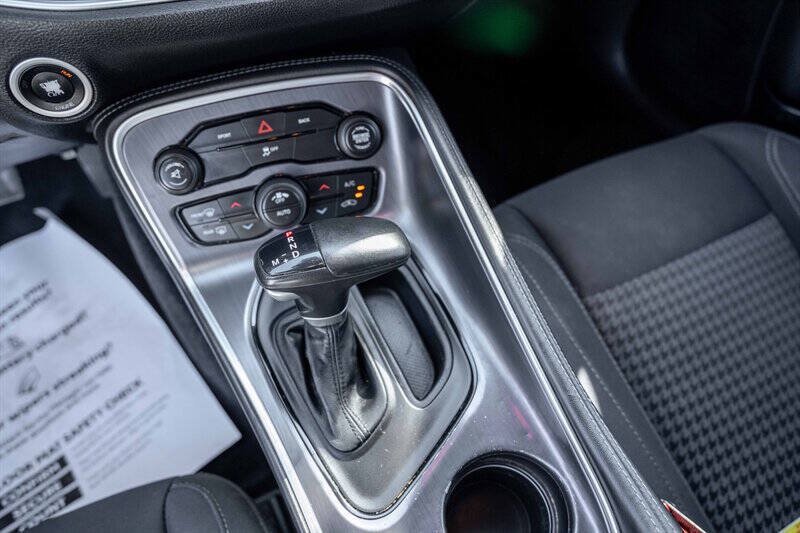 Used 2016 Dodge Challenger SXT RWD image 15