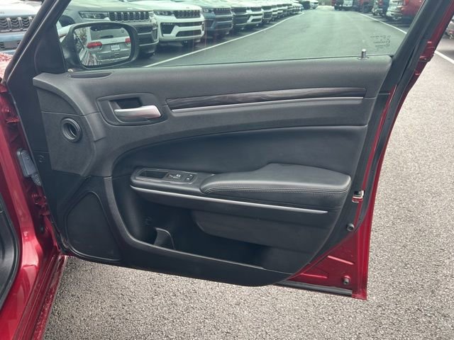 Used 2021 Chrysler 300 Touring w/ Chrome Appearance Package image 27