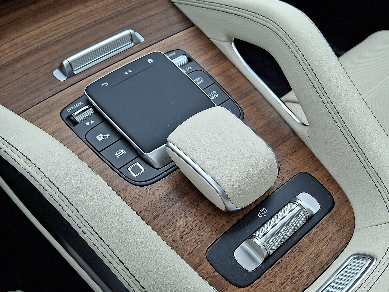 New 2026 Mercedes-Benz GLS 450 4MATIC image 16