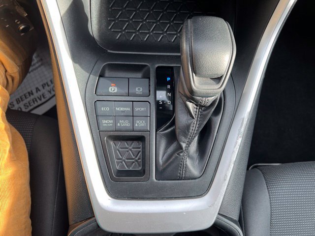 Used 2019 Toyota RAV4 LE w/ All Weather Liner Package AWD/4WD image 19