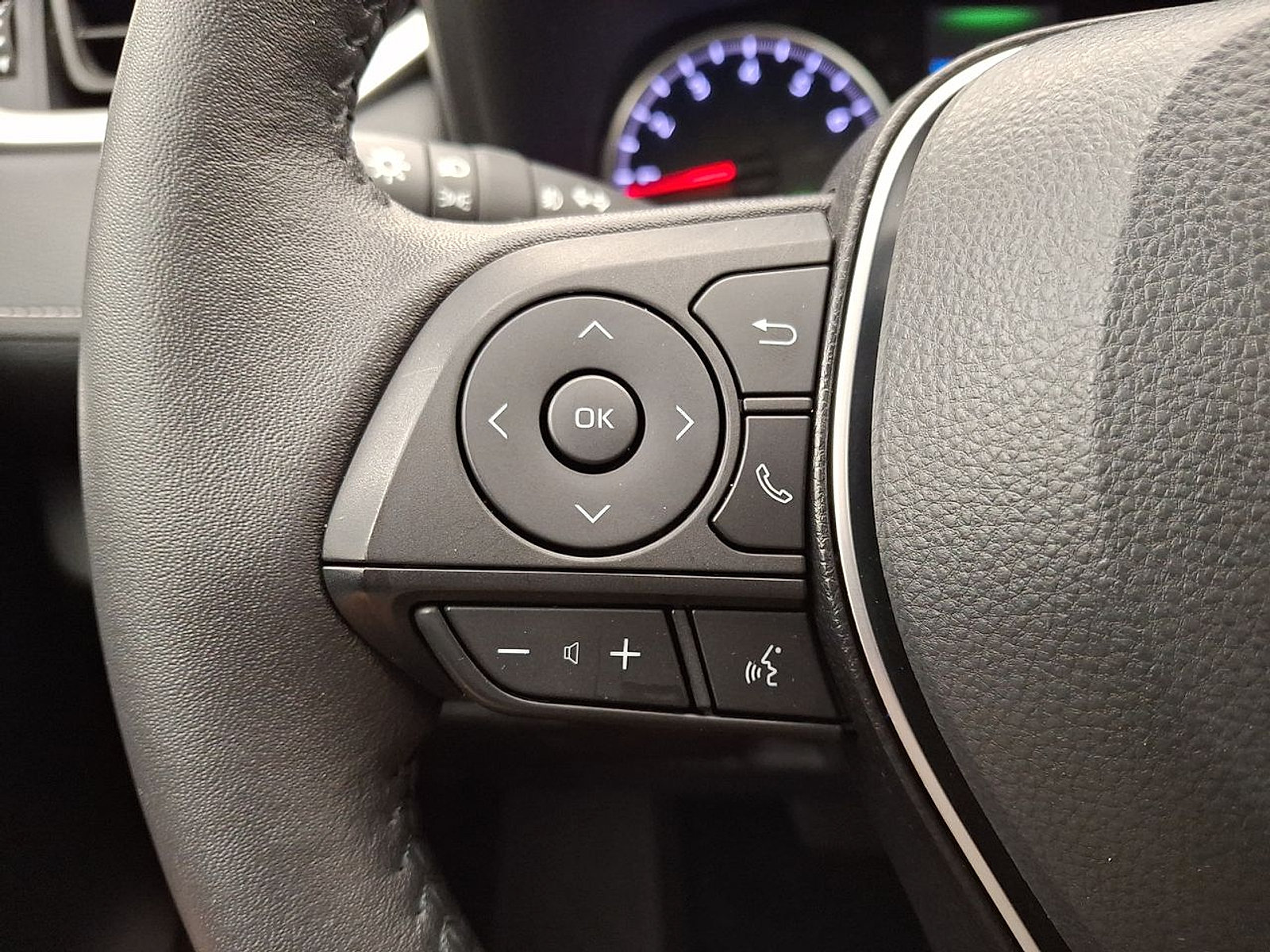 Certified 2022 Toyota RAV4 XLE Premium AWD/4WD image 21