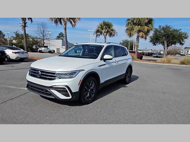 Used 2023 Volkswagen Tiguan SE w/ Panoramic Sunroof Package FWD image 35