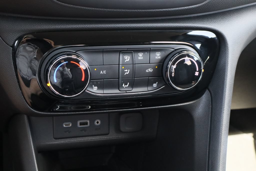 Certified 2023 Buick Encore GX Preferred w/ Cold Weather Comfort Package FWD image 17