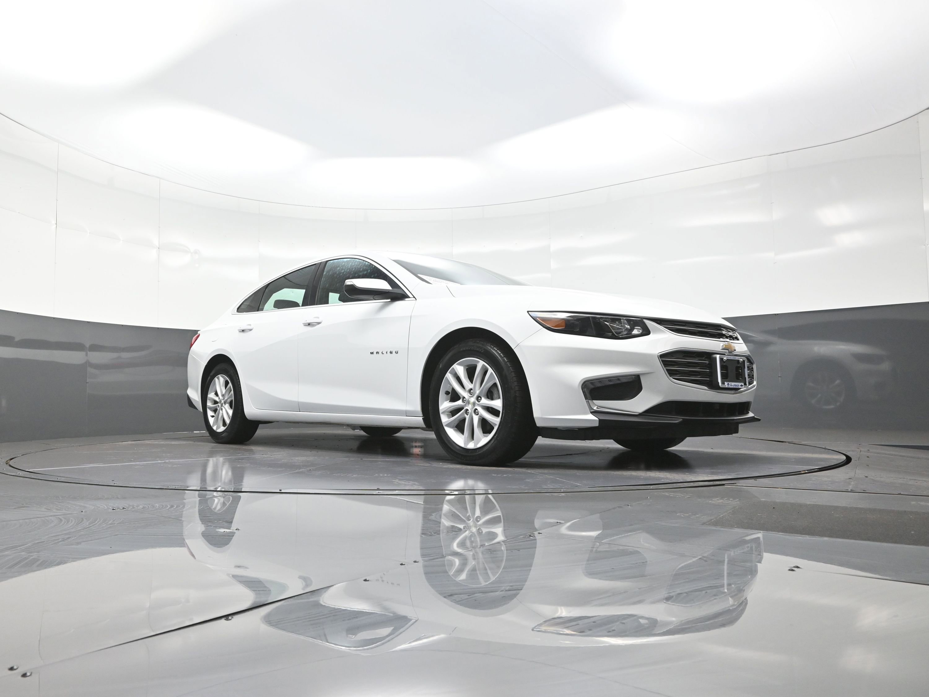 Used 2017 Chevrolet Malibu LT image 9