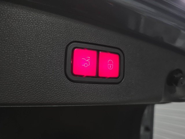 Used 2016 Mercedes-Benz E 350 Sedan image 40