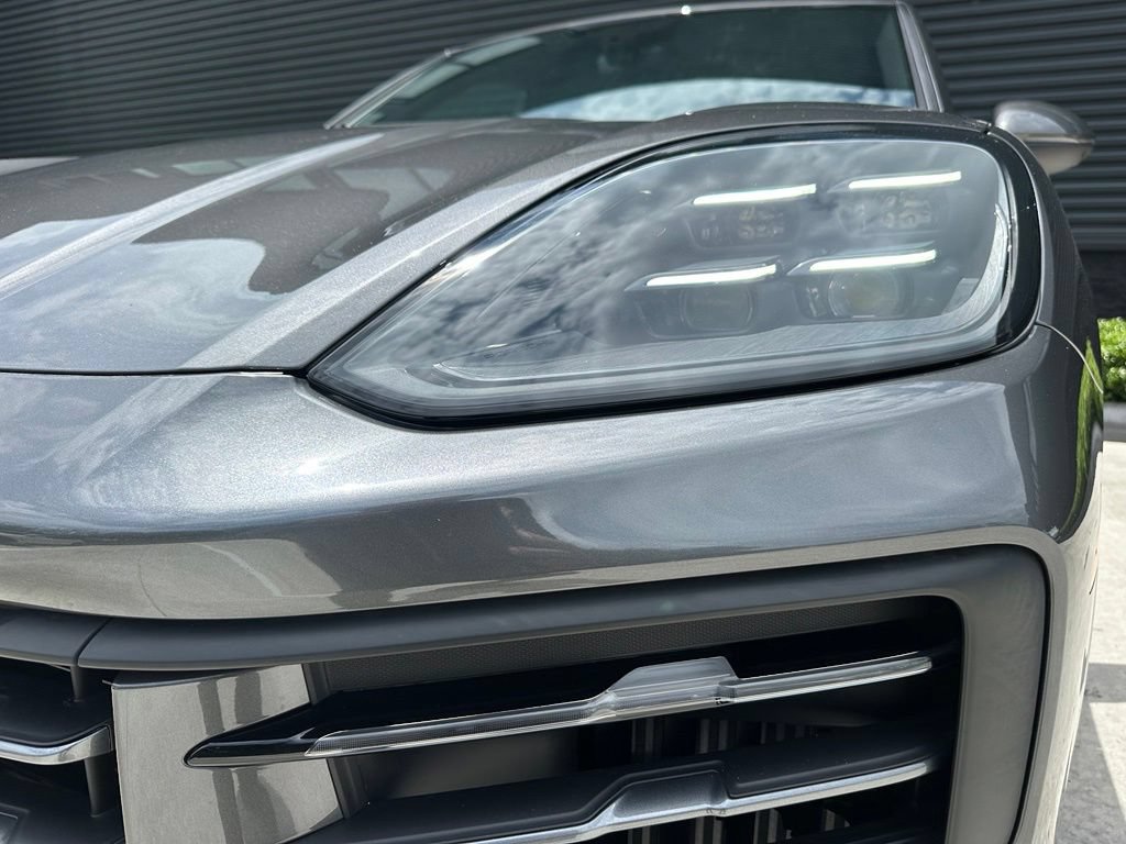 Certified 2026 Porsche Cayenne S AWD/4WD image 9