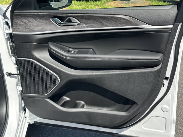New 2026 Jeep Grand Cherokee Limited AWD/4WD image 16