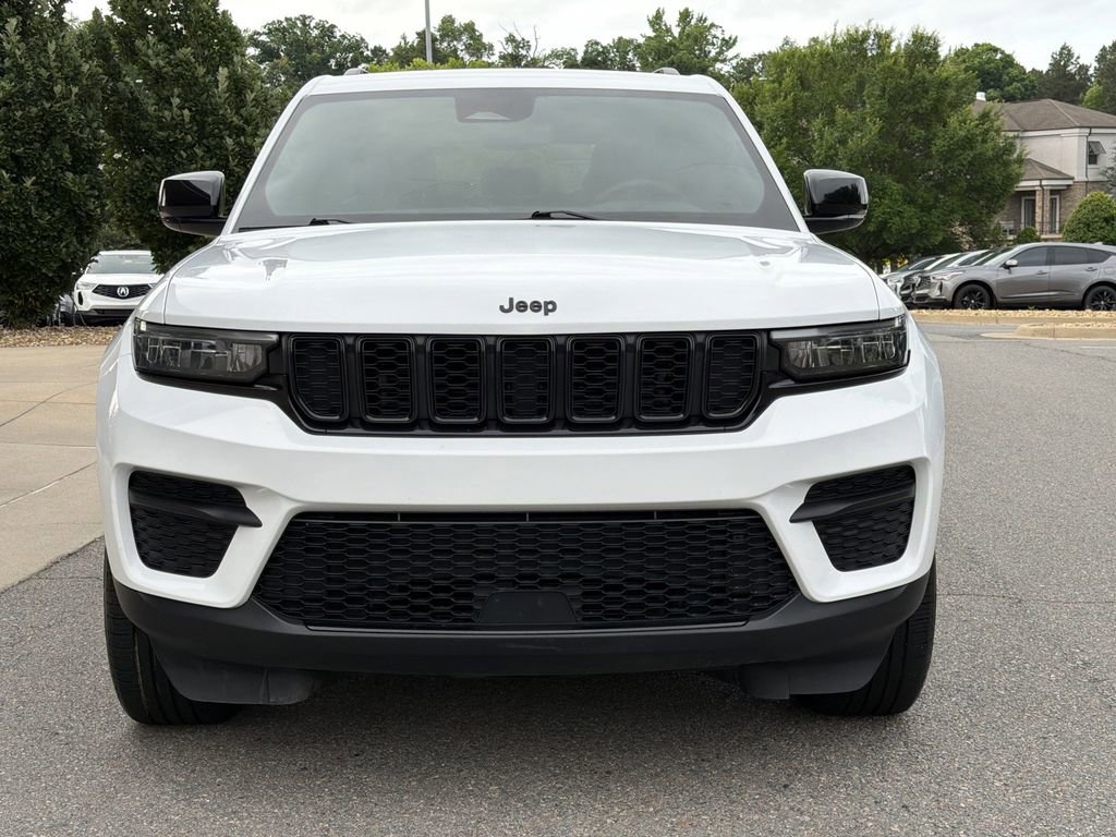 Used 2023 Jeep Grand Cherokee Altitude AWD/4WD image 8
