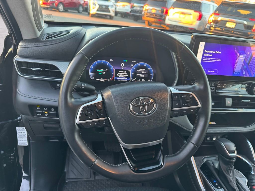 Used 2024 Toyota Highlander Platinum image 13