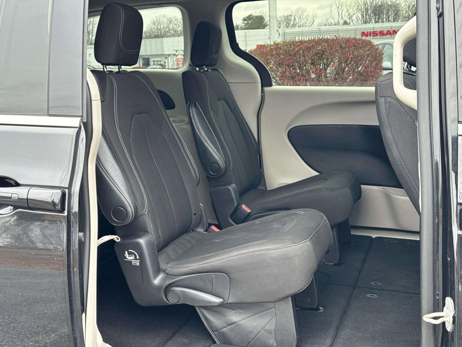 Used 2023 Chrysler Voyager LX image 25