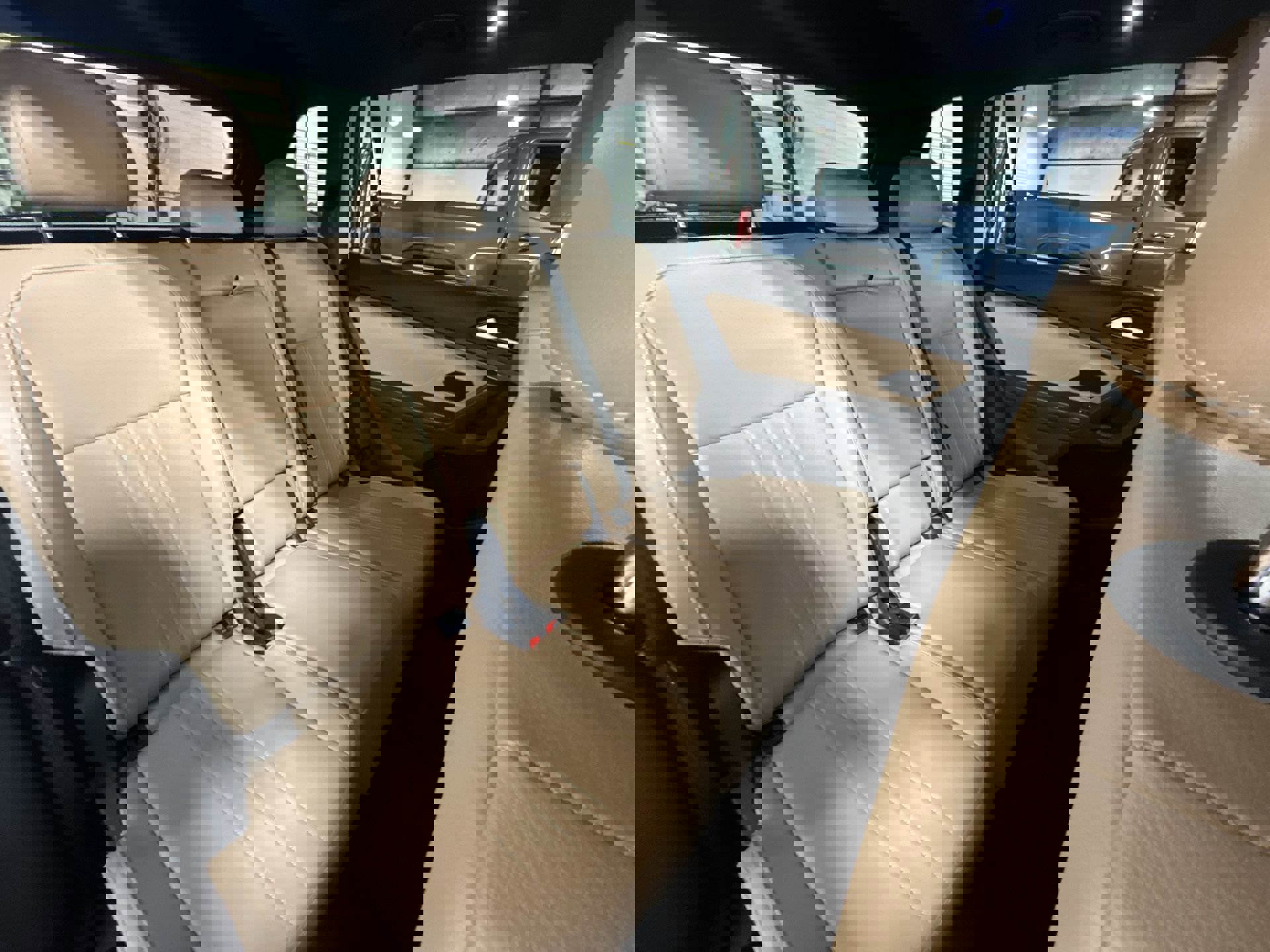 Used 2022 Volkswagen Tiguan SE R-Line image 28