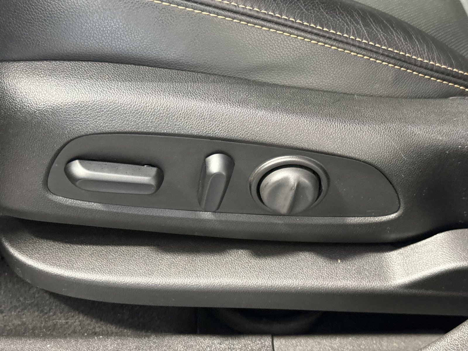 Used 2019 GMC Terrain SLT w/ Infotainment Package II AWD/4WD image 15