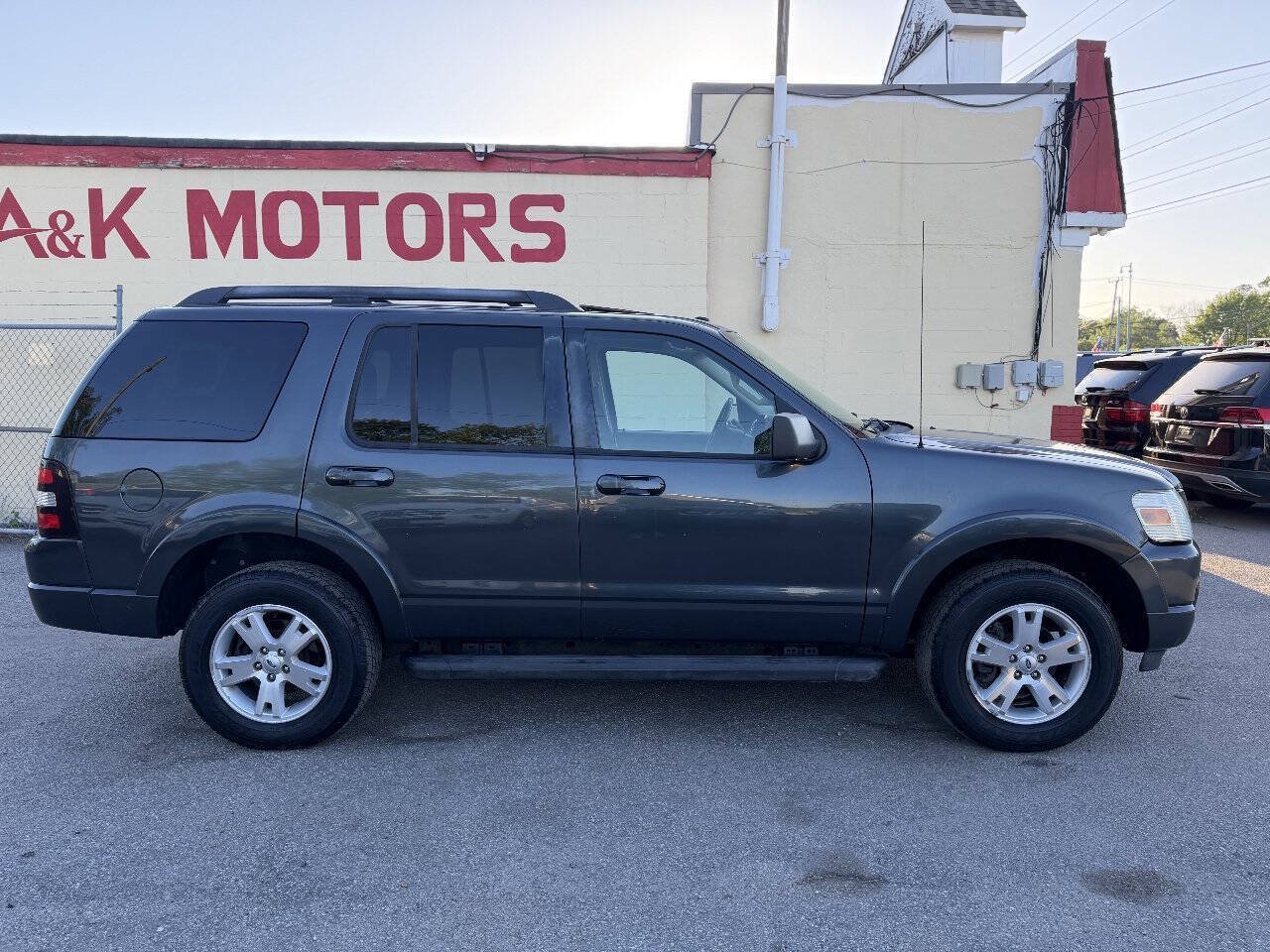 Used 2010 Ford Explorer XLT RWD image 9