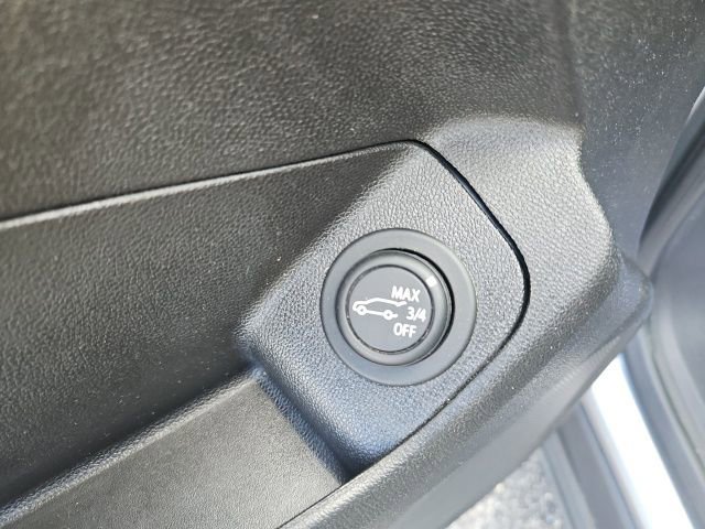 Used 2023 GMC Terrain SLE w/ Driver Convenience Package image 23