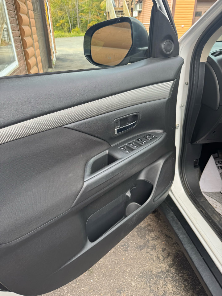 Used 2018 Mitsubishi Outlander ES image 6