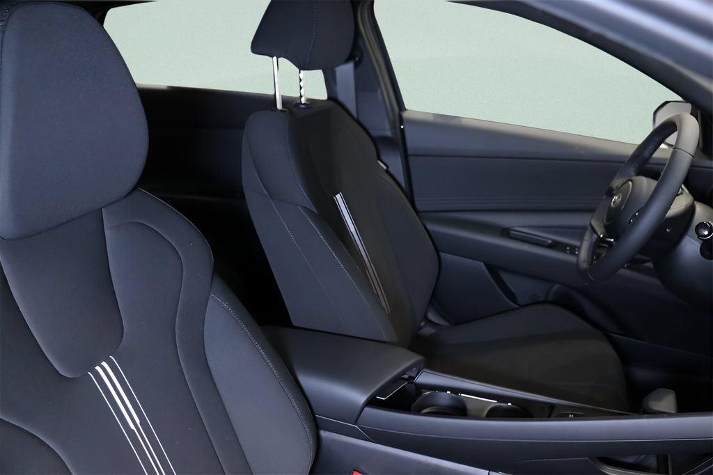 Certified 2025 Hyundai Elantra SEL w/ Cargo Package FWD image 10
