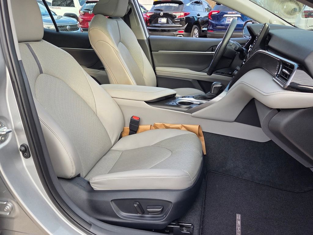 Used 2023 Toyota Camry XLE w/ Navigation Package image 21