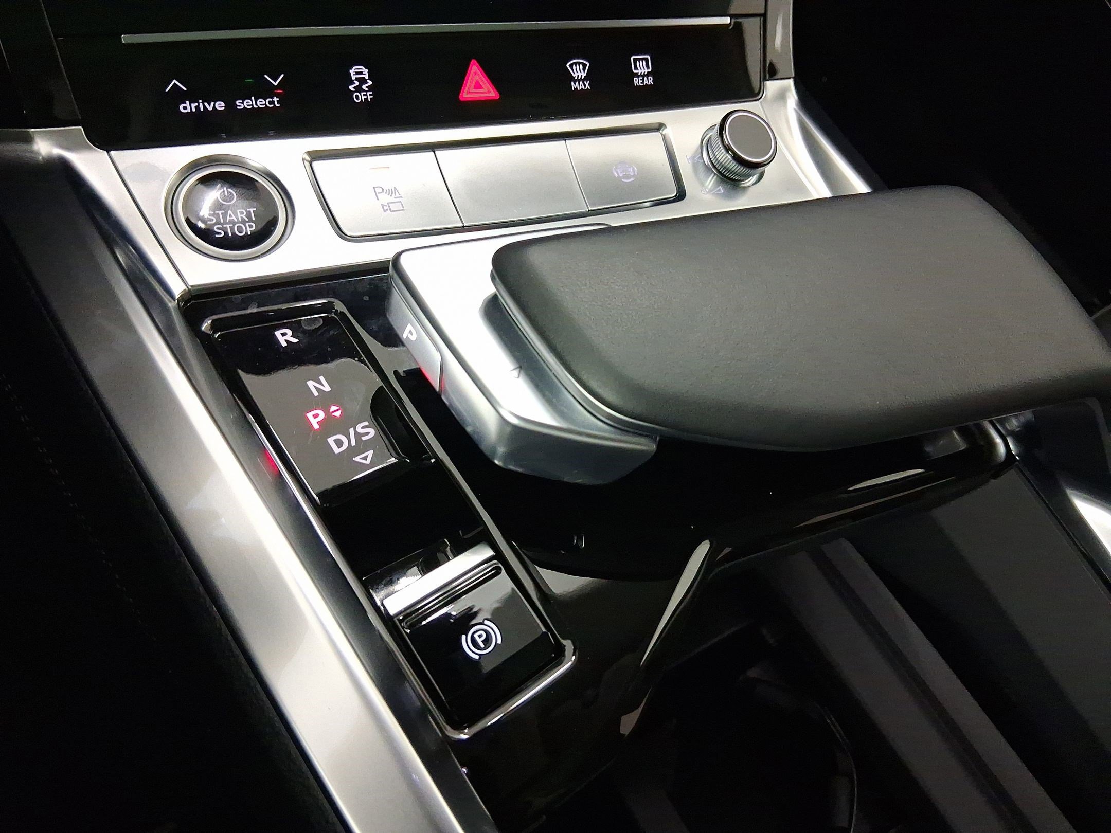 Used 2024 Audi Q8 e-tron Premium Plus w/ Premium Plus Package image 26