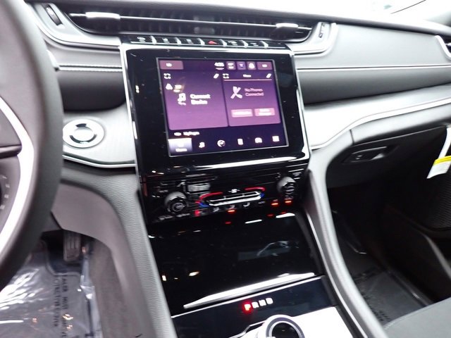 New 2024 Jeep Grand Cherokee L Laredo image 18