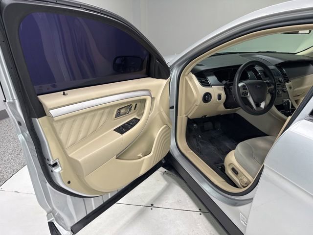 Used 2018 Ford Taurus SE FWD image 8